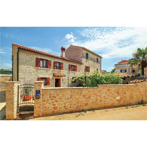 Lovely Home In Prhati With Jacuzzi