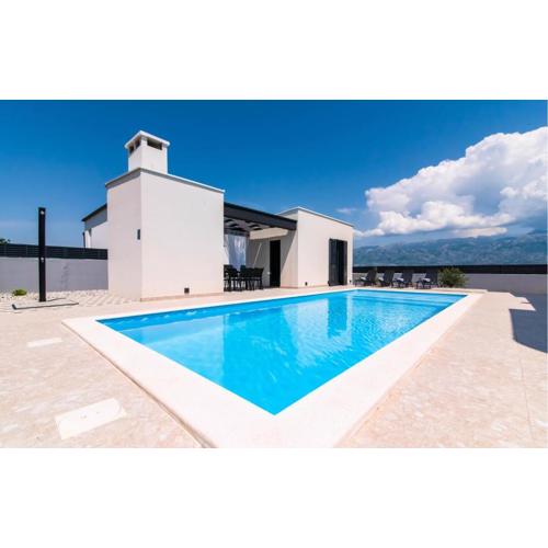 Lovely Home In Razanac With Wifi