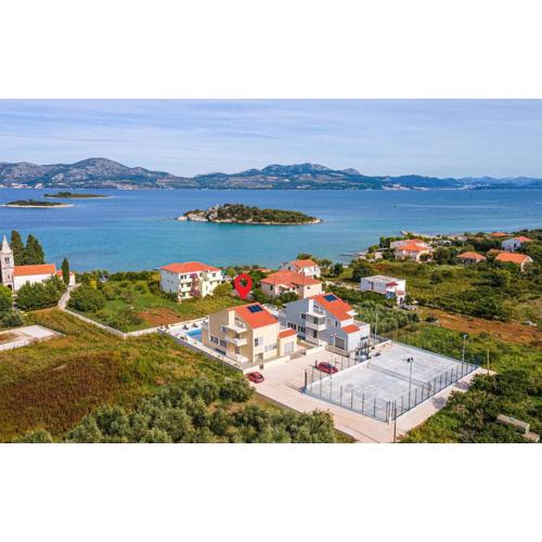 Lovely Home In Sreser With Jacuzzi