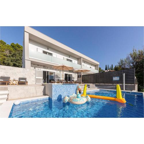 Lovely Home In Srinjine With Jacuzzi