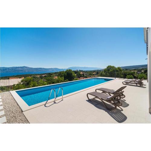 Lovely Home In Supetar Brac