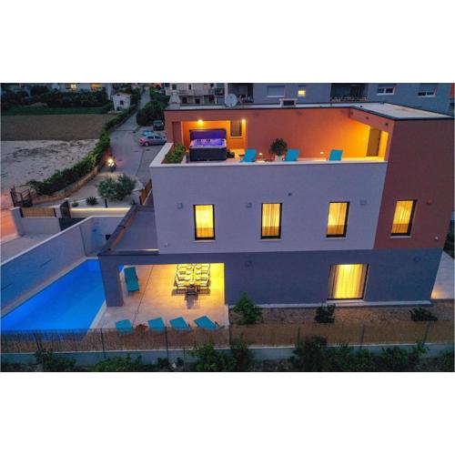 Lovely Home In Trogir With Jacuzzi
