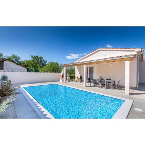 Lovely Home In Valbandon With Wifi