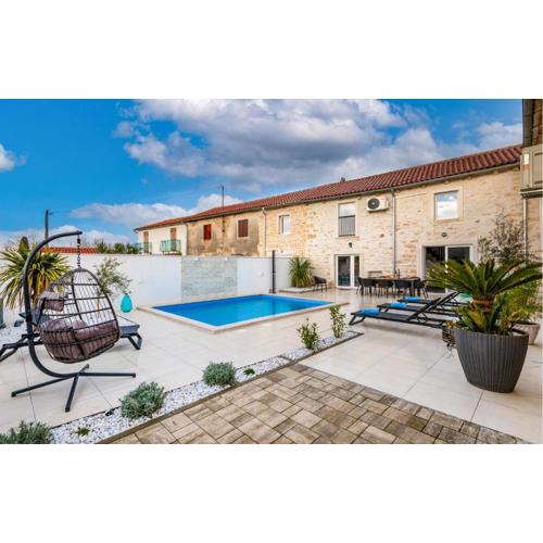 Lovely Home In Vidulini With Kitchen
