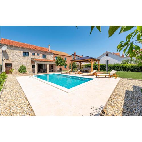 Lovely Home In Vir With Wifi