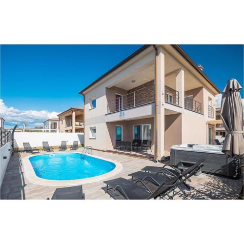 Lovely Home In Vodnjan With Kitchen