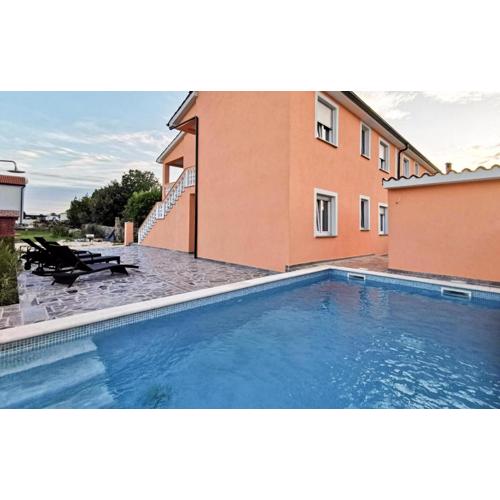 Lovely Home In Vodnjan With Wifi