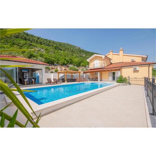 Lovely Home In Vrgorac With Sauna