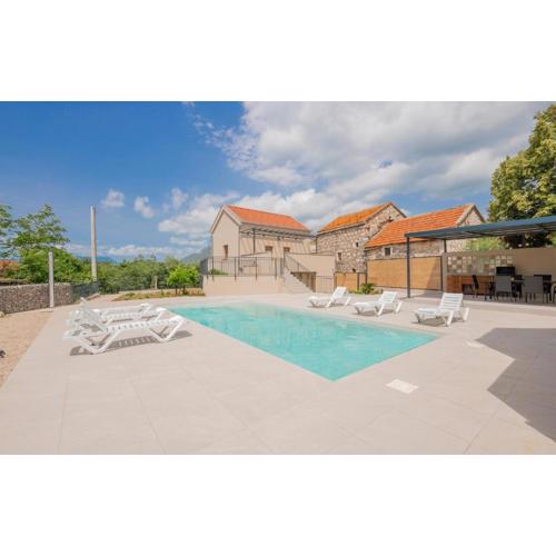 Lovely Home In Vrgorac With Wifi