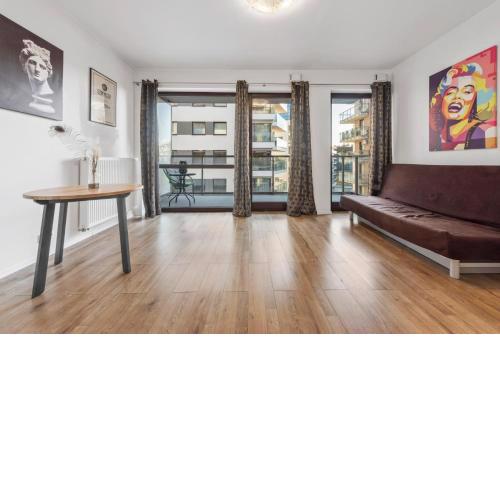 Lovely studio. Good location.