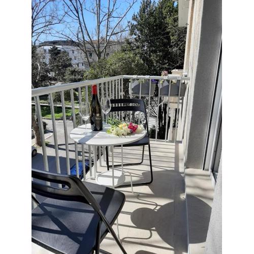 L&S Superior Apartment with Balcony and Parking - excellent location within walking distance of Diocletian\