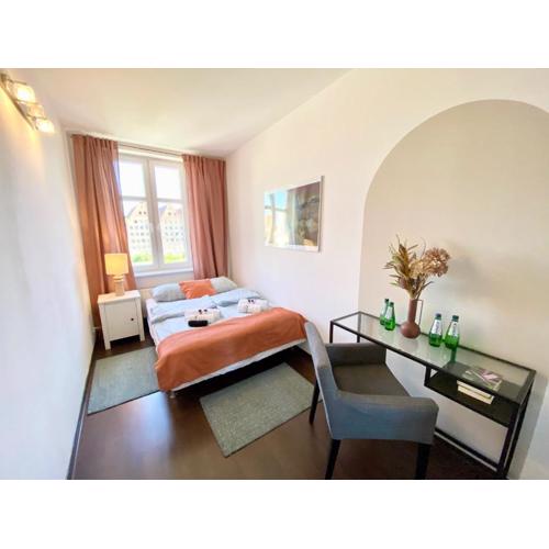LTS RENT Comfortable RIVER VIEW & ART, Five Rooms