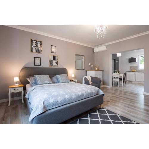 Lu Apartments