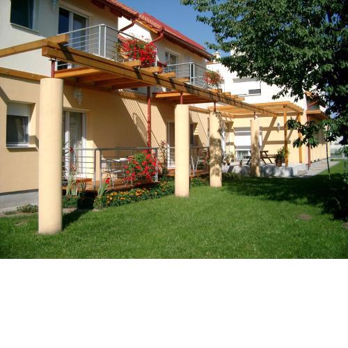 Luca Apartments