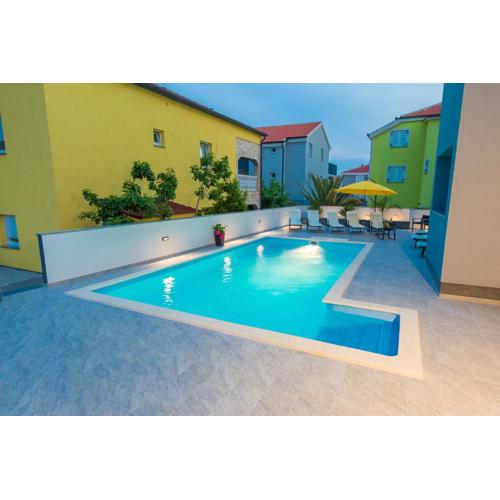 Lucky Luke Pool Apartments
