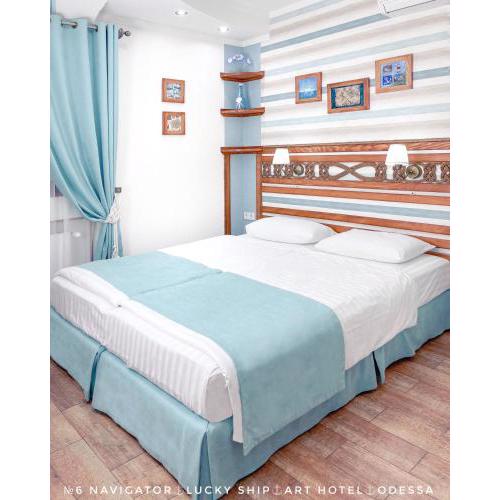 Lucky Ship Art Hotel