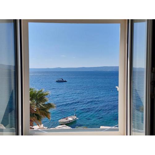 Lucy seafront apartment