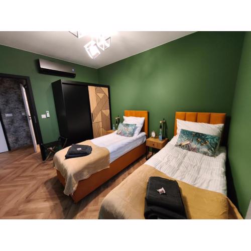 Luksusowy Apartament, Duży Parking, Zameldowanie 24h, FV, Ekspres, XBOX, Klimatyzacja, Dwie Sypialnie, Kuchnia i Salon, Samo centrum miasta,
