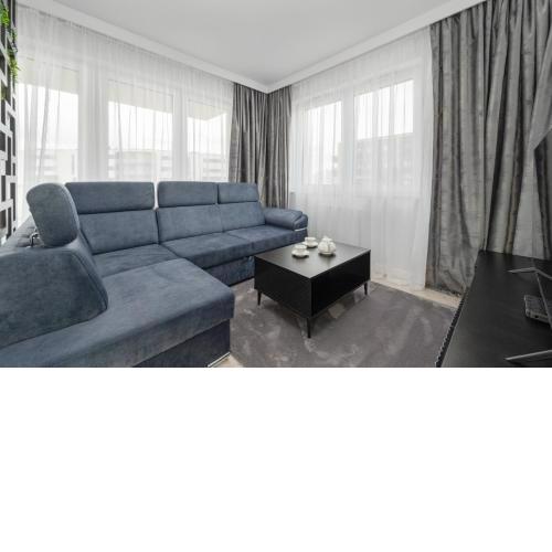 Luksusowy Apartament z 3 Sypialniami, Klimatyzacją, Parkingiem i Biurkiem we Wrocławiu by Renters Prestige
