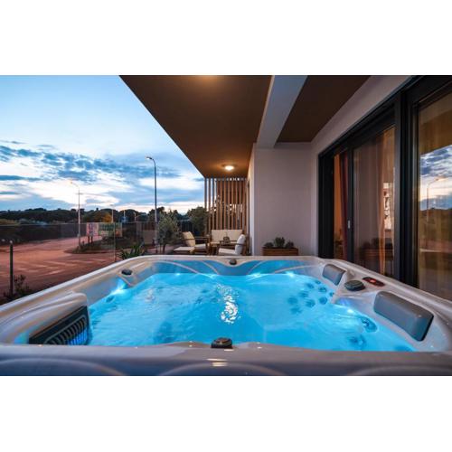 Luma Luxury Apartment with Jacuzzi