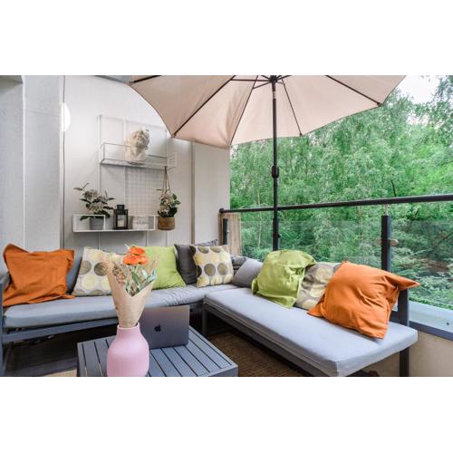 Lumina apartment with balcony overlooking the park