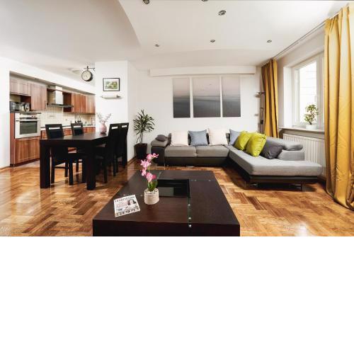 Lumina spacious apartment near the railway station