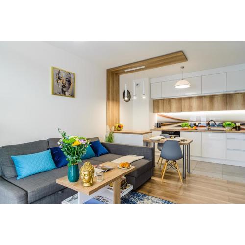 Lumina stylish 3-room apart with balcony