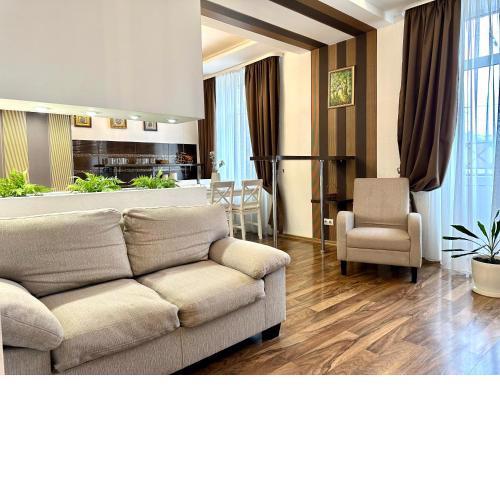 Lux apartments in the city center with a coffee machine, view of a theater, near Zlata Plaza