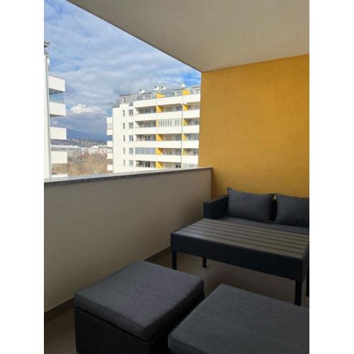 Lux Hill Skyline - Free Private PARKING