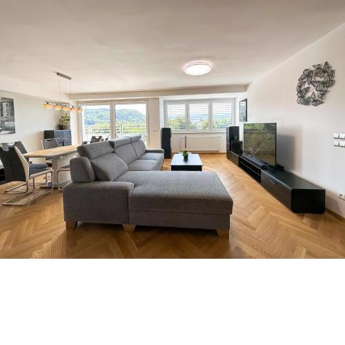 LUX residence, A/C, VIP parking, city view