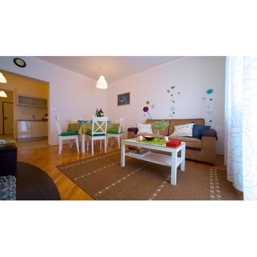 Luxe 3BR Apartment Split