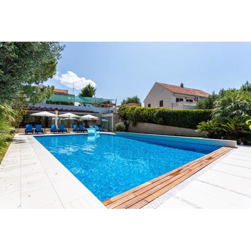 Luxuriöse Ferienwohnung Mit Poolblick