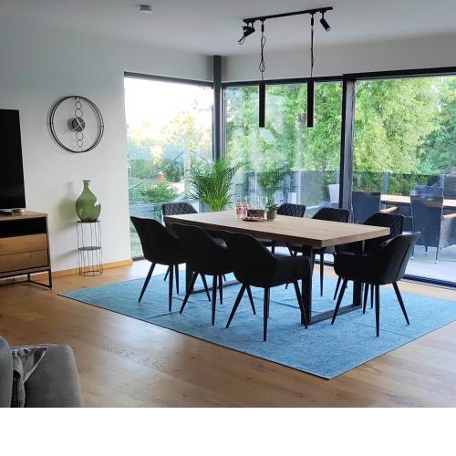 Luxuriöses Penthouse mit Blick auf die UNO-City und dem Kaiserwasser. 3Schlafzimmer, 2 Bäder, privat Lift ins Apartment
