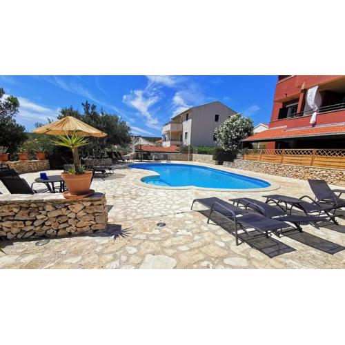 Luxurious 2 bedroom apartment with terrace and pool