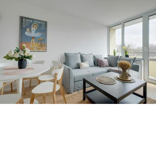 Luxurious 3BR APT Center
