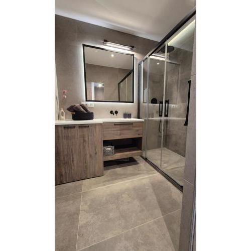 Luxurious Almond Apartment, self check-in 24h, parking, air-conditioning