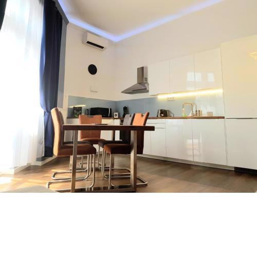 Luxurious Apartment with Balconies in DownTown BP