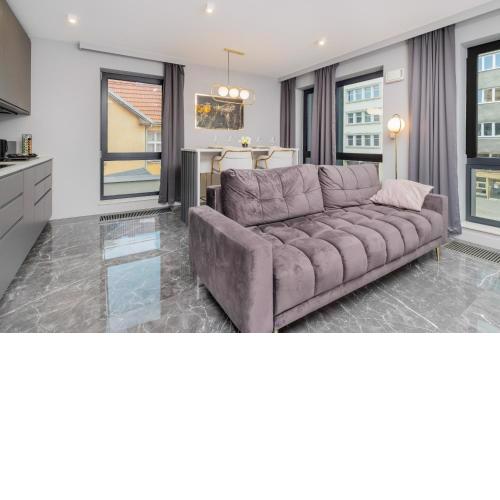 Luxurious Apartment with Two Bedrooms and Parking in Gdynia by Noclegi Renters
