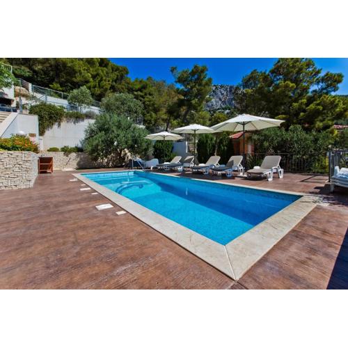 Luxurious Apartments Maslina with Beach
