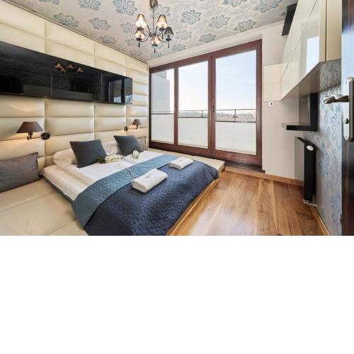 Luxurious Apartments Walonska with underground GARAGE by Noclegi Renters