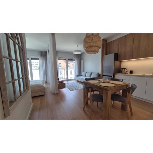 Luxurious Cinnamon Apartment, self check-in 24h, parking, air-conditioning