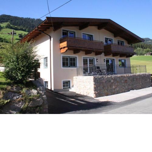 Luxurious holiday home with terrace in Tyrol