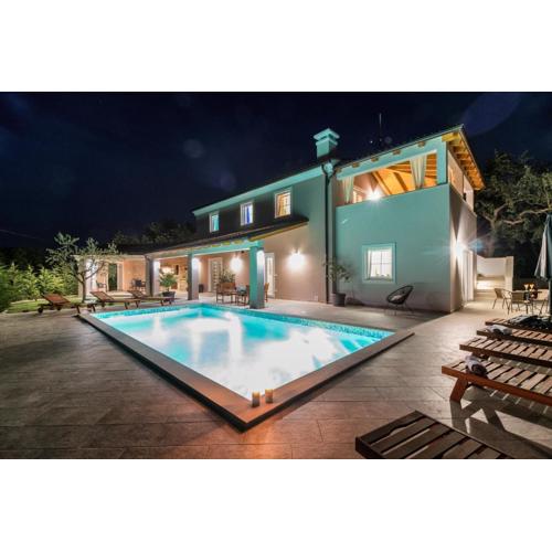 Luxurious Mediterranean house (8+2) near to the beautiful beaches