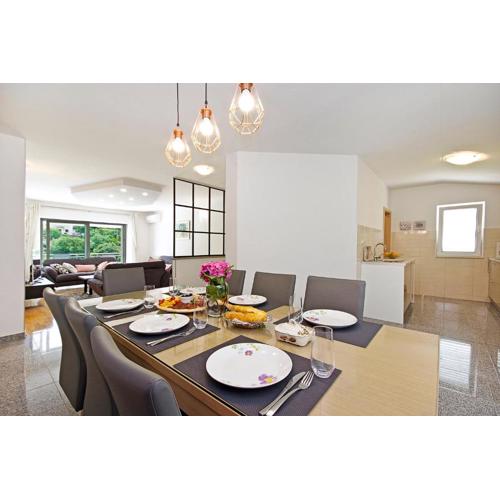 Luxurious, modern and spacious apartment with terraces
