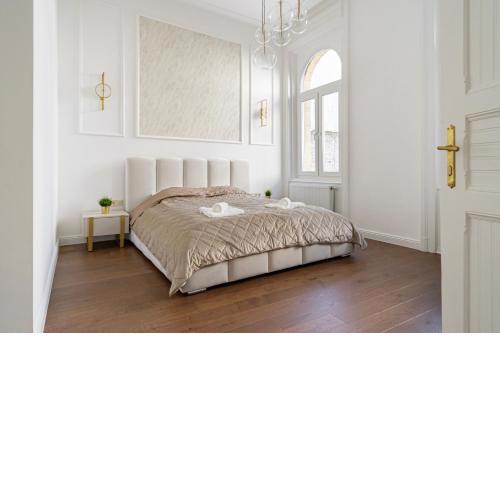 Luxurious n' Elegant Opera Suite in the Heart of Budapest