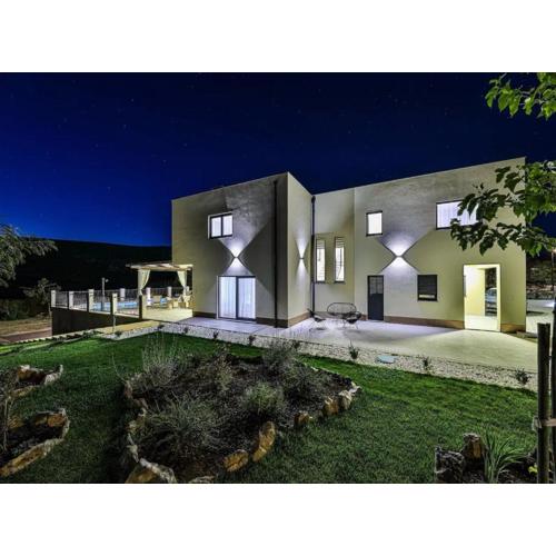 Luxurious Sanctuary Villa Primorski Dolac with Pool