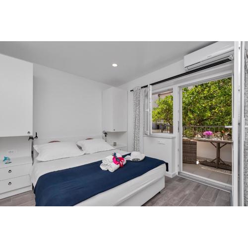 Luxurious studio apartment Toma