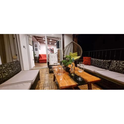 Luxurious three bedrooms apartment with two terraces