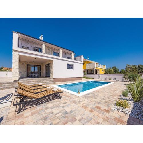 Luxurious villa in Krnica for families
