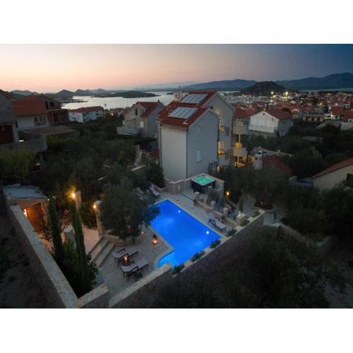 Luxurious Villa in Murter with Pool